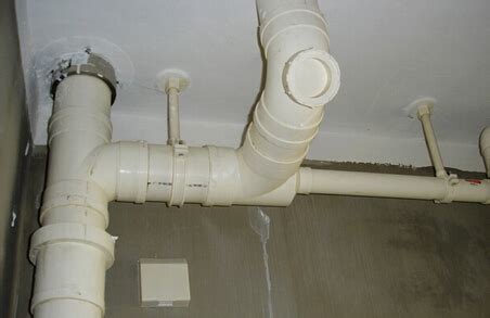 卫生间为什么两条排水管 它们都起着什么作用 - 装修保障网