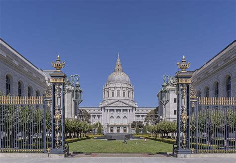 Overview of City Hall in San Francisco