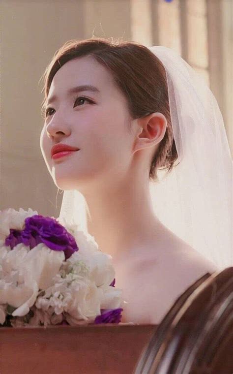 有一种“惊艳”叫刘亦菲，看到她穿上婚纱那一刻，网友：心脏骤停