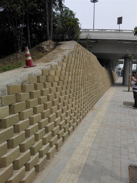 我校建设东山挡土墙 - 江西省高安中学