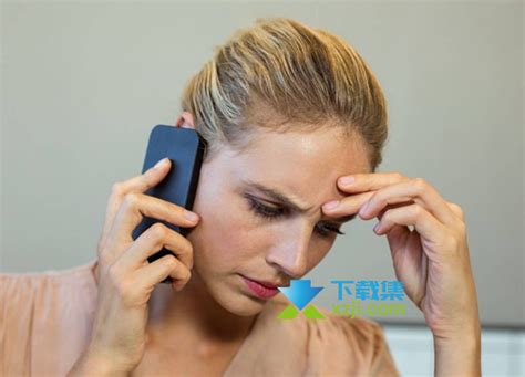 手机打电话说话的女商人高清图片下载-正版图片300753014-摄图网