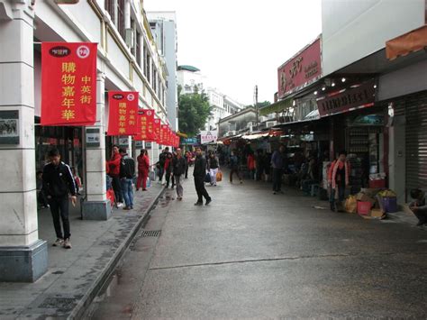 时隔133天后中英街恢复开放 百余商铺营业 逾千深圳市民冒雨前往-南方都市报·奥一网