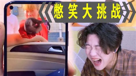 憋笑大挑战：女孩用表情吓唬路过的司机，我笑得肚子疼！_腾讯视频