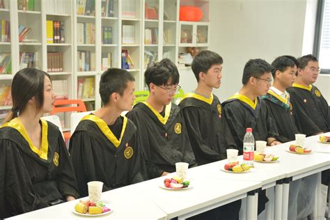学校2023届学生毕业典礼暨学位授予仪式举行-河南开封科技传媒学院
