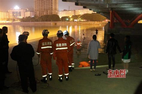 小伙酒后被女友反锁门外，68岁女邻居替其爬窗开门不慎坠亡_凤凰网视频_凤凰网