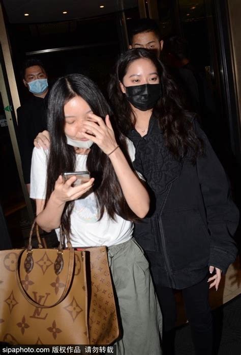 欧阳娜娜携妹妹欧阳娣娣在北京出席某时尚派对：姐妹俩活力青春-新闻资讯-高贝娱乐