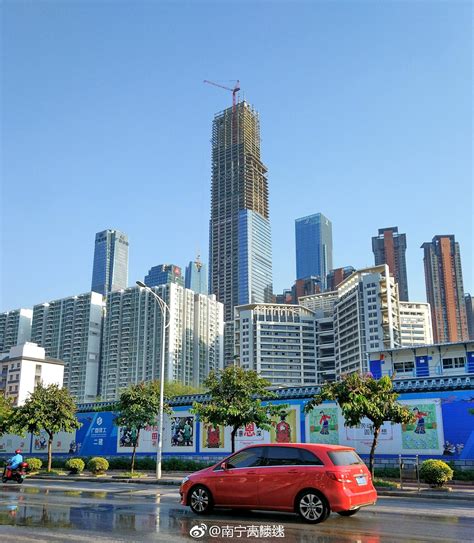 南宁首座400+摩天大楼项目——广西华润大厦正在安装斜顶钢柱|钢柱|华润大厦|南宁_新浪新闻