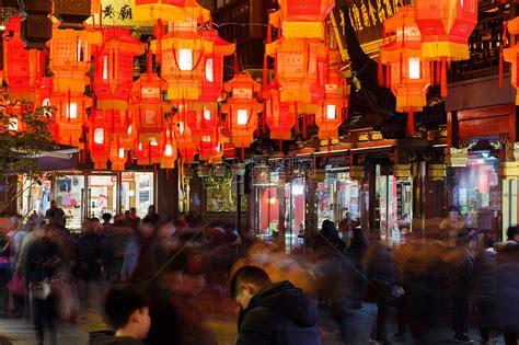 春节的上海城隍庙庙会张灯结彩高清图片下载-正版图片500820598-摄图网