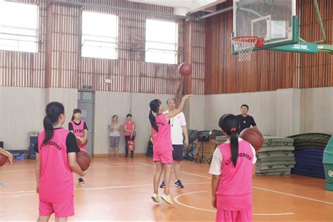 松江一中 新闻中心 >> 2015年松江区青少年篮球训练营圆满结营