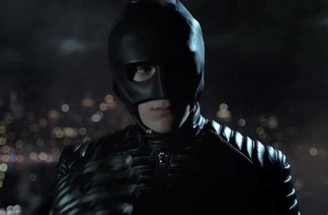 《哥谭》第四季：布鲁斯穿上蝙蝠战衣-新东方网