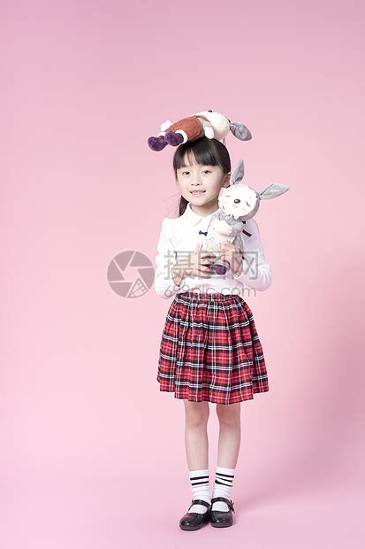 女生头像温柔拿着玩偶