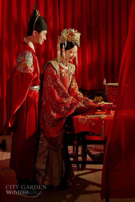 明媒正娶 三书六礼，凤冠霞帔，十里红妆，中式婚礼，喜庆中国红