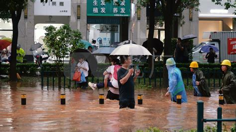 直击四川乐山洪水现场 城市内涝严重-图片频道