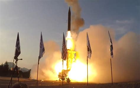 伊朗展示新反舰道导弹，射程超700千米可打航母_澎湃防务_澎湃新闻-The Paper