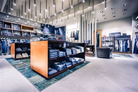 Jacob Cohen牛仔裤专卖店设计 – 米尚丽零售设计网 MISUNLY- 美好品牌店铺空间发现者