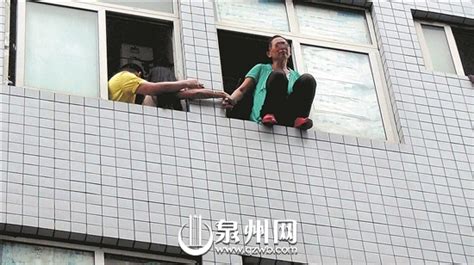 石狮锦尚一工厂内女子反锁房门欲跳楼 悬空瞬间被拽住 - 城事要闻 - 东南网泉州频道