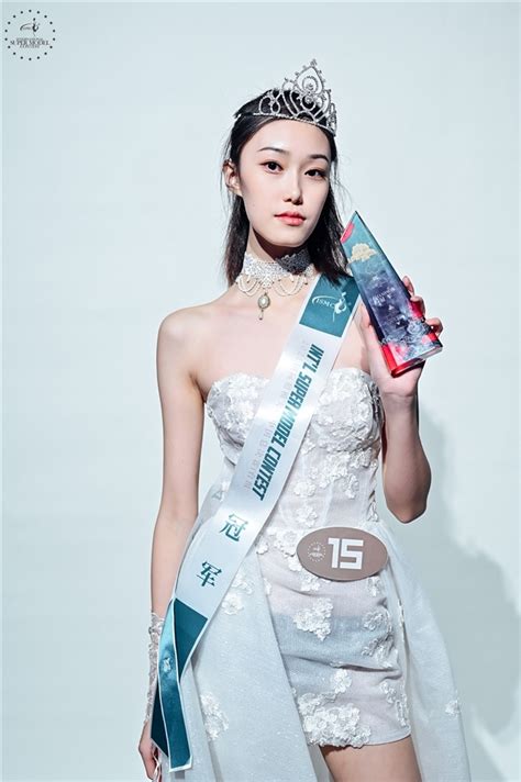 《姑苏晚报》：苏大女孩获世界模特小姐中国区冠军