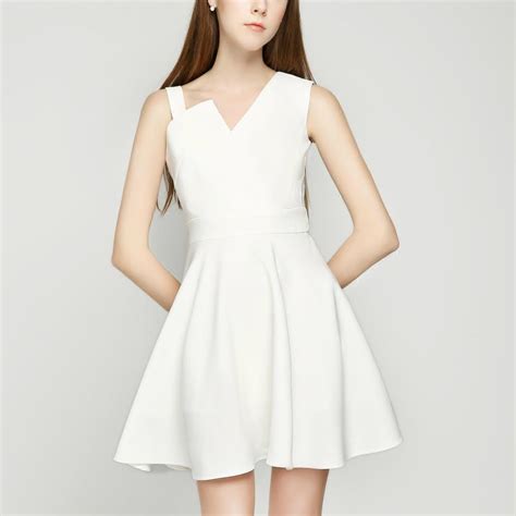 白色小礼服选什么牌子好 白色小礼服裙 宴会 优雅同款好推荐