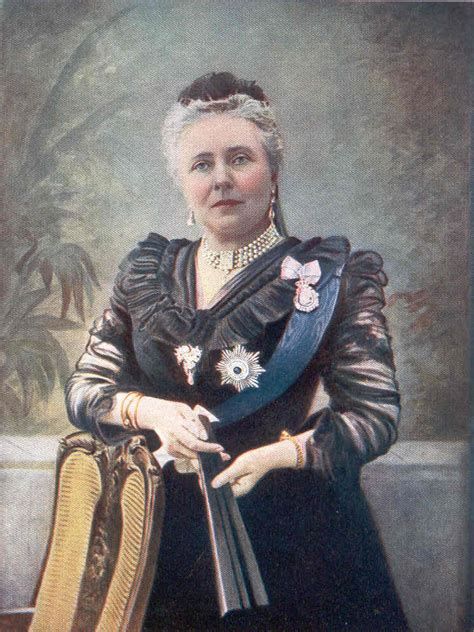 1900 Dowager Empress Victoria wearing a dark dress | Grand Ladies | gogm