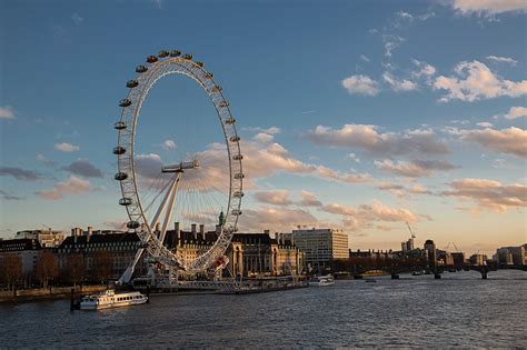 【伦敦深度游】英国新年怎么玩儿之伦敦跨年烟花和元旦大游行的N种看法！ - 知乎