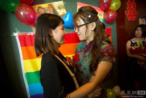 中国一对女同性恋在北京举行婚礼[组图]_图片中国_中国网