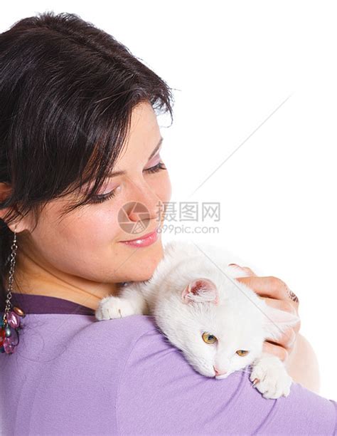 年轻女人抓着白猫动物头发紫色朋友拥抱猫咪胡须女士女孩感情高清图片下载-正版图片321297304-摄图网