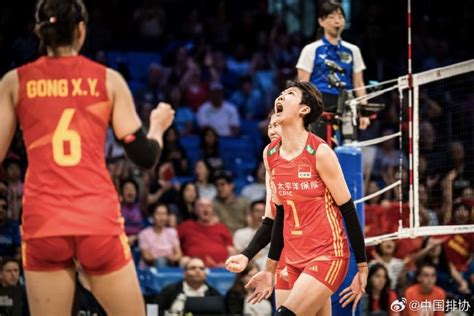 中国女排3比0完胜波兰队，距离总决赛又近一步_京报网