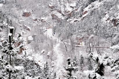 疫情封路，大雪封山，顺其自然的欣赏美丽的雪景吧。_凤凰网视频_凤凰网
