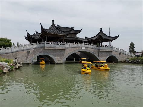 浙江很富裕的一处土豪村，现为5A级旅游景区，属中国十大名村