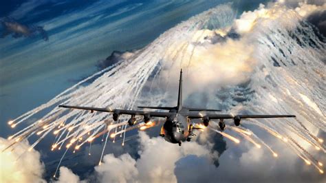 阿富汗，一只鸟撞到了美军AC-130U炮艇机的光电转塔上|阿富汗|转塔|炮艇_新浪新闻