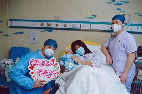 0：06，上海市第一妇婴保健院首个“元旦宝宝”出生_手机新浪网