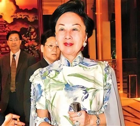 一路走好！TVB创始人之一夫人突传离世，多年台庆穿旗袍切蛋糕成经典|TVB_新浪新闻