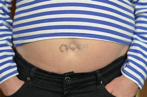 一个男人的胖肚子高清图片下载-正版图片504606413-摄图网