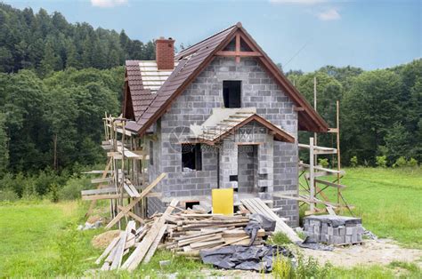 正在建造的房屋地貌美丽的砖房真实在下面使固定高清图片下载-正版图片307807017-摄图网