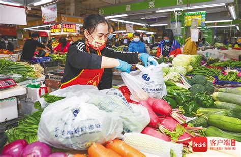 推进“禁塑” 海南组织农贸市场集中采购更新换“袋” - 封面新闻