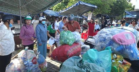 Ngày hội thu mua các sản phẩm tái chế sau phân loại rác tại nguồn - Báo ...