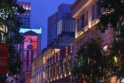 武昌著名街道-楚河汉街夜景高清图片下载-正版图片500692589-摄图网