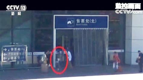 广州南站驶出的高铁动车复兴号高清图片下载-正版图片501622531-摄图网
