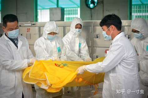 西非埃博拉患者“陈尸街头”数日后复活(图)_凤凰资讯