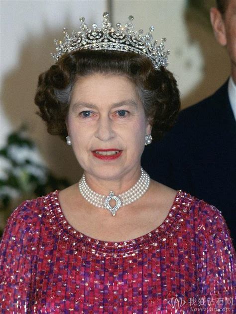 凯特王妃佩戴珍珠项链亮相英女王结婚纪念日 – 我爱钻石网官网