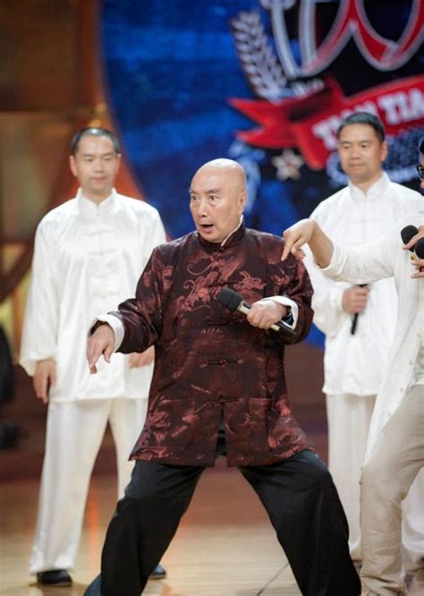 他被称为一代“螳螂拳”大师，李连杰的师傅，76岁依然精神矍铄