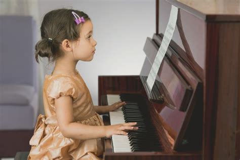 你有过“小时候被逼着学钢琴不好好学，长大了发现会弹钢琴的男孩子女生喜欢，就后悔当时没有学好”的体验吗 - 知乎
