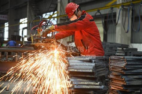 安徽阜阳：钢结构生产忙-人民图片网
