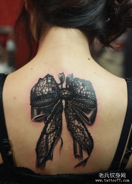 蕾丝蝴蝶后背纹身图案
