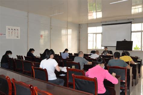 勐海县政务服务管理局在“五比五看五争当”活动中的经验做法