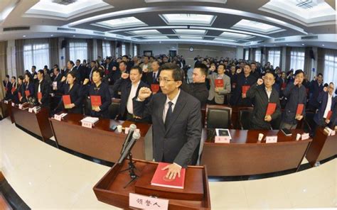 武汉市市场监督管理局 196名新任命干部集体向宪法宣誓__凤凰网