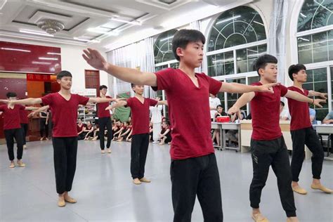 舞蹈艺考生如何高效地去做好舞蹈技巧和自我练习？__凤凰网