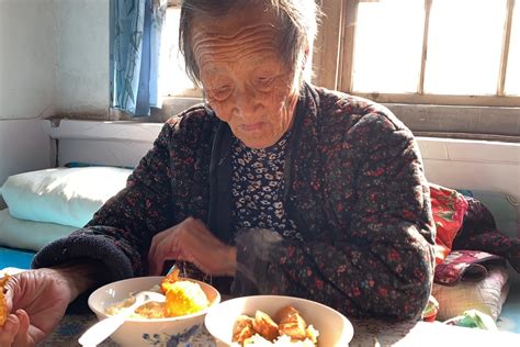 99岁老人日常饮食，值得我们每个人学习一下_凤凰网视频_凤凰网