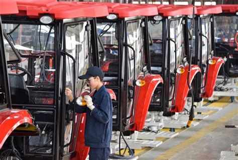 中国一拖有序推进升级 “国四”车多批次多品种下线 - 中国一拖集团有限公司