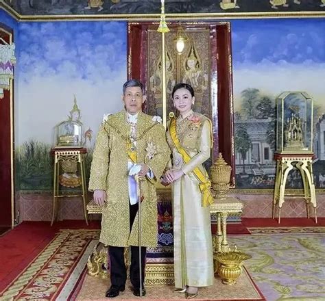 泰国玛哈国王和苏提达王后的合影，一组老照片见证玄机|玛哈|王后|国王_新浪新闻